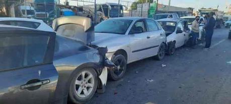 Carambola con cinco vehículos en Anillo Periférico Poniente