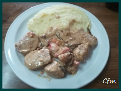 Solomillo de cerdo con salsa de nata y Bovril