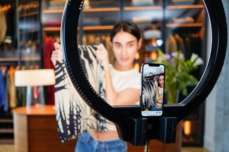 ¿Qué es liveshopping? El fenómeno digital que revolucionará al comercio electrónico. ¿Qué es liveshopping? El fenómeno digital que revolucionará al comercio electrónico.