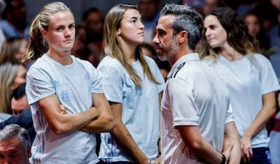 Cisma en la selección femenina de fútbol: renuncian 15 jugadoras y la RFEF exige que pidan “pidan perdón”.