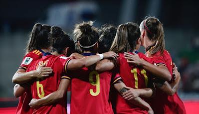 Cisma en la selección femenina de fútbol: renuncian 15 jugadoras y la RFEF exige que pidan “pidan perdón”.
