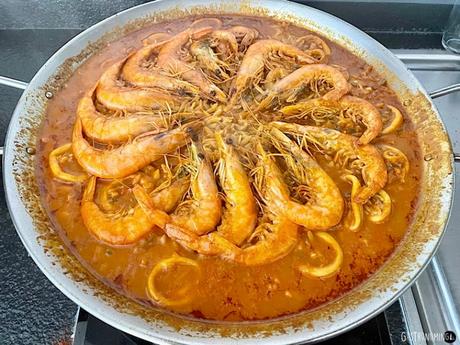 Puntalette cremosos con langostinos y calamares