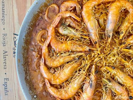 Puntalette cremosos con langostinos y calamares