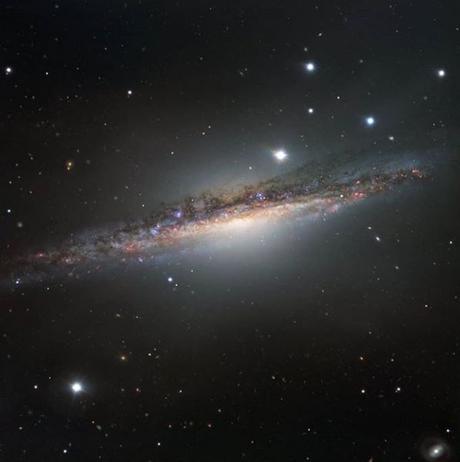 La preciosa y peculiar galaxia espiral NGC 3432
