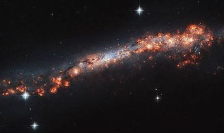 La preciosa y peculiar galaxia espiral NGC 3432