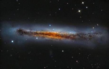 La preciosa y peculiar galaxia espiral NGC 3432