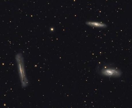 La preciosa y peculiar galaxia espiral NGC 3432
