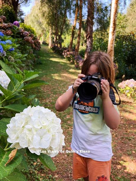 Éric haciendo fotos en los Jardines de la Fonte Baixa
