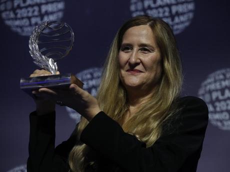 La aragonesa Luz Gabás gana el Premio Planeta 2022