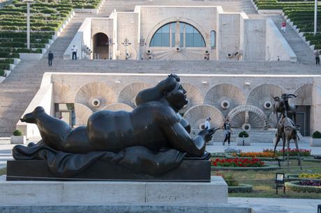 mujer-fumando-de-botero-Erevan