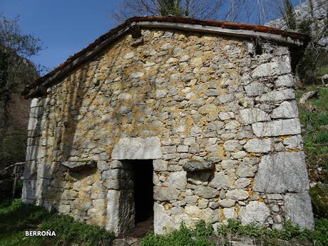 Santoveña-Valle Berroña-Valle Lloberuga