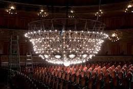 Alcaldes extranjeros cambiaron 552 lamparitas en el Colón