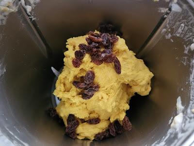 PAN DE CÚRCUMA Y PASAS