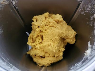 PAN DE CÚRCUMA Y PASAS