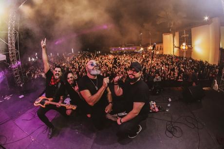 La Doble A le canta a la amistad como fuerza para aguantar la tempestad en su nuevo disco ‘Compadres Deluxe’