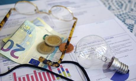 El Gobierno obliga a las eléctricas a cambiar la factura: si incluyen el ajuste ibérico, tendrán que informar de su beneficio