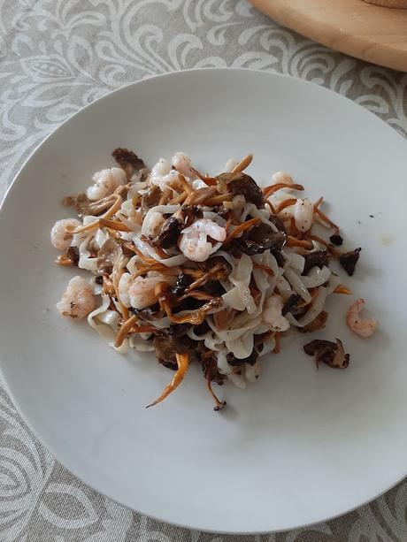 PASTA CON CAMAGROCS Y GAMBAS