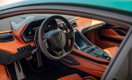 Este es el aspecto de un lamborghini countach verde de Abbete 7