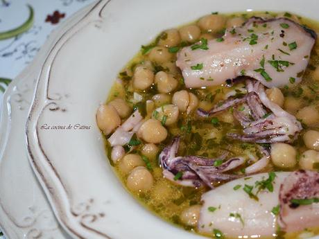 Garbanzos con chipirones
