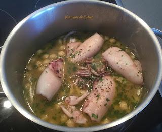 Garbanzos con chipirones