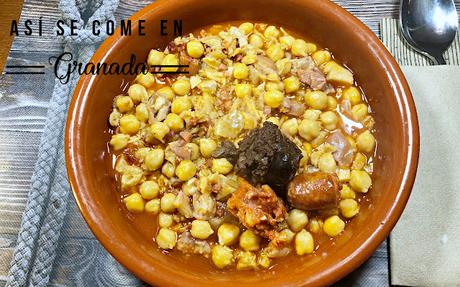 Callos con garbanzos granainos