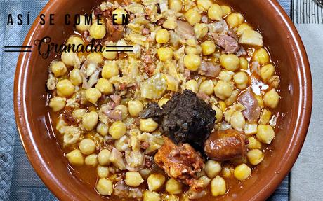 Callos con garbanzos granainos