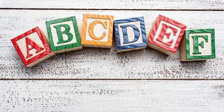 Origen de los tacos de madera con letras