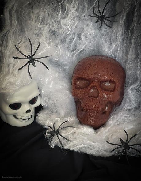 Bizcocho de chocolate en licuadora para Halloween