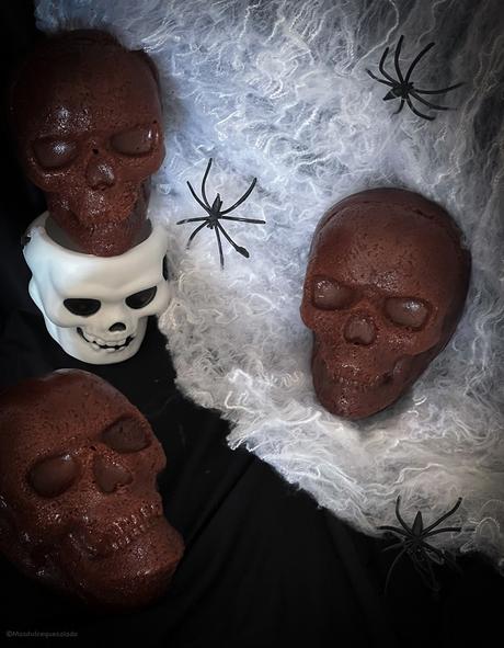Bizcocho de chocolate en licuadora para Halloween