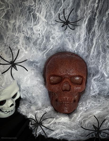 Bizcocho de chocolate en licuadora para Halloween