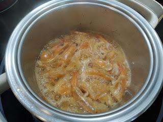 SETAS Y LANGOSTINOS CON SALSA DE COÑAC SETAS Y LANGOSTINOS CON SALSA DE COÑAC