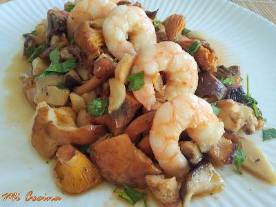 SETAS Y LANGOSTINOS CON SALSA DE COÑAC