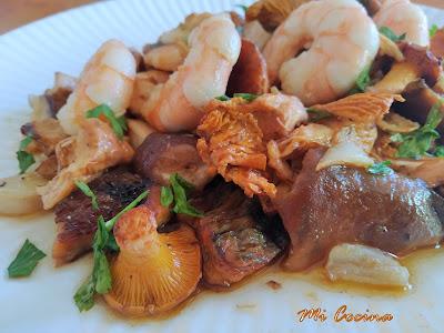 SETAS Y LANGOSTINOS CON SALSA DE COÑAC