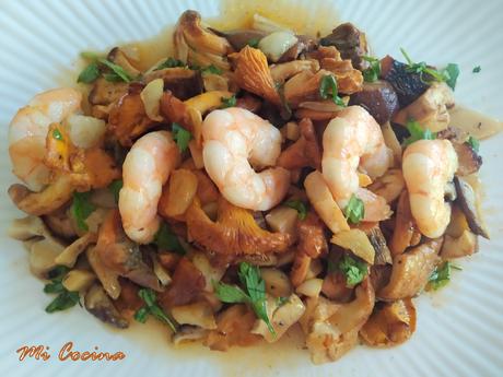 SETAS Y LANGOSTINOS CON SALSA DE COÑAC