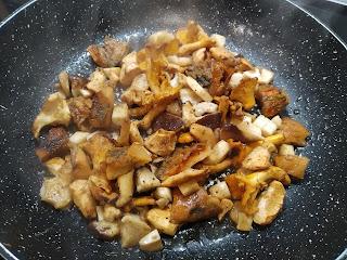 SETAS Y LANGOSTINOS CON SALSA DE COÑAC