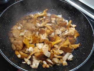 SETAS Y LANGOSTINOS CON SALSA DE COÑAC SETAS Y LANGOSTINOS CON SALSA DE COÑAC