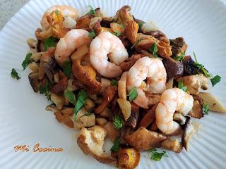 SETAS Y LANGOSTINOS CON SALSA DE COÑAC