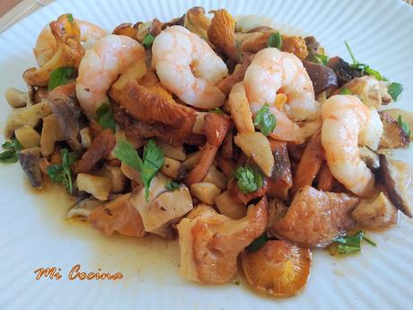 SETAS Y LANGOSTINOS CON SALSA DE COÑAC