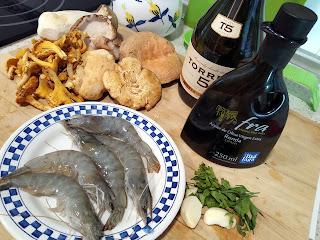 SETAS Y LANGOSTINOS CON SALSA DE COÑAC