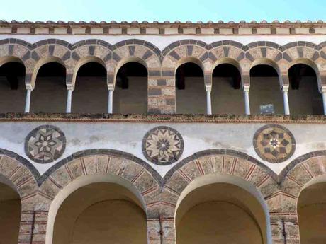 Recordando a las salernitanas. La geometría en el Duomo de Salerno Recordando a las salernitanas. La geometría en el Duomo de Salerno