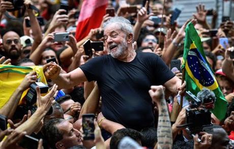 Con más del 99 % de votos escrutados obtiene la presidencia de Brasil: Pueblo brasileño celebra la victoria de Lula Da Silva Con más del 99 % de votos escrutados obtiene la presidencia de Brasil: Pueblo brasileño celebra la victoria de Lula Da Silva