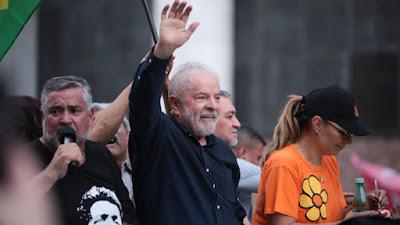 Lula da Silva regresa a la presidencia de Brasil con el 50,8% de los votos.