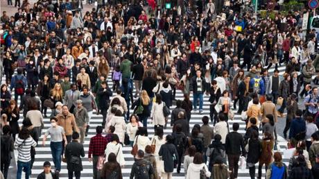 En noviembre el mundo alcanzará los 8.000 millones de habitantes. En Barcelona desciende la población