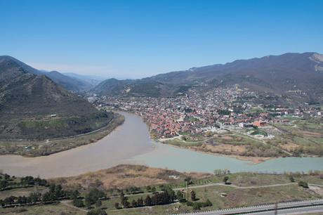 Qué ver en Mtskheta: 8 lugares más interesantes rios-y-Mtskheta-desde-Jvari