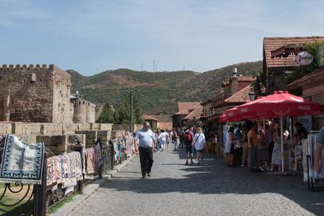 Qué ver en Mtskheta: 8 lugares más interesantes mercadillo-en-mtskheta