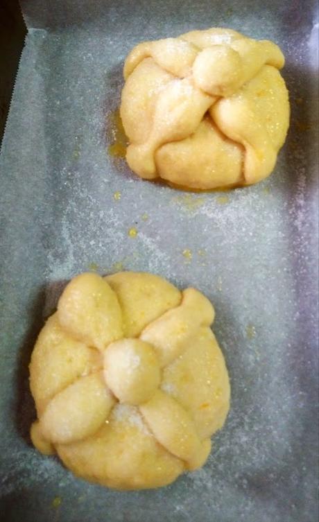 Pan de muerto relleno de chocolate