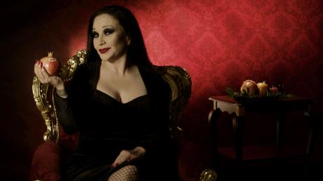 Alaska destaca las cualidades que convierten a la Granada Mollar de Elche en la reina de todas las granadas