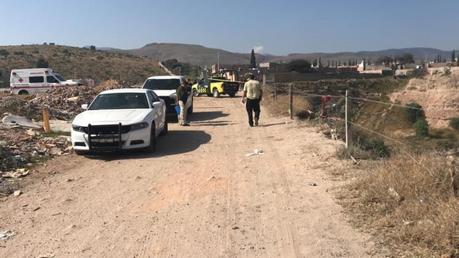 Un adulto y un niño, sin vida y maniatados dentro de un auto desbarrancado en avenida Salk