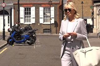 Corinna o enfurecer a una 'femme fatale'.