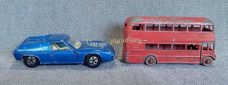 AEC Routemaster y Lotus Europa de Matchbox con el número 5 AEC Routemaster y Lotus Europa de Matchbox con el número 5